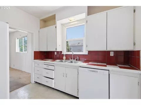 355 N Grove Ct, Eugene, OR 97404 photo 11