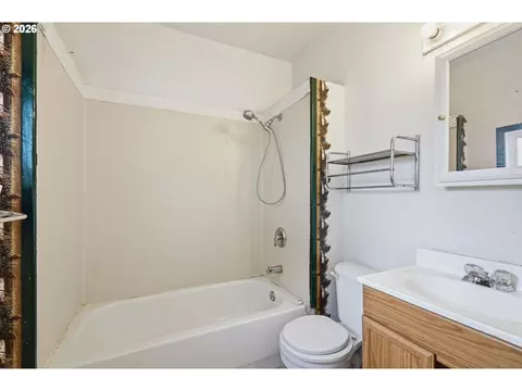 355 N Grove Ct, Eugene, OR 97404 photo 18