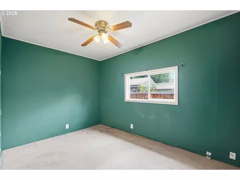 355 N Grove Ct, Eugene, OR 97404 photo 14