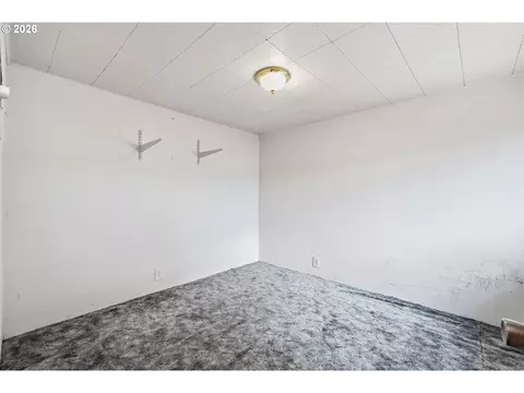 355 N Grove Ct, Eugene, OR 97404 photo 17