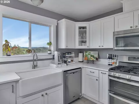 Kitchen - 19775 NE Trunk Rd, Dundee, OR 97115 photo 2 of 5