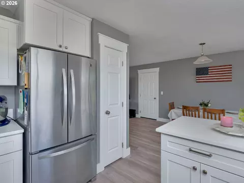 Kitchen - 19775 NE Trunk Rd, Dundee, OR 97115 photo 3 of 5