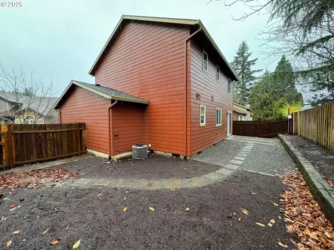 Exterior - 2013 NW Bella Vista Dr, Gresham, OR 97030 photo 2 of 4