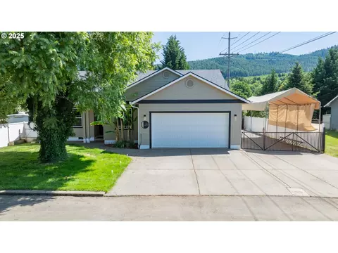 304 Harris Ave, Drain, OR 97435