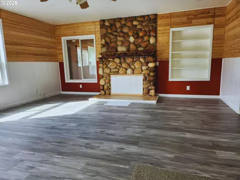 Living - 80199 Emigrant St, Wamic, OR 97063 photo 1 of 3