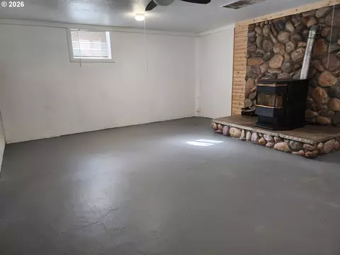 Living - 80199 Emigrant St, Wamic, OR 97063 photo 3 of 3