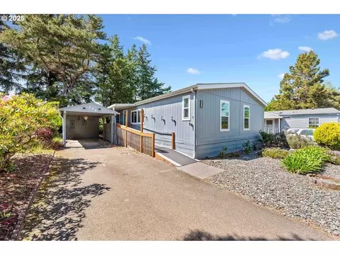 504 Puerto Vista Dr, Coos Bay, OR 97420