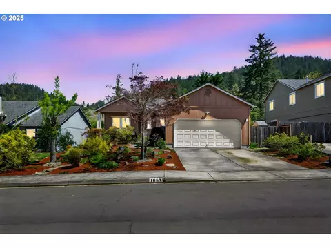 1863 S 61st St, Springfield, OR 97478