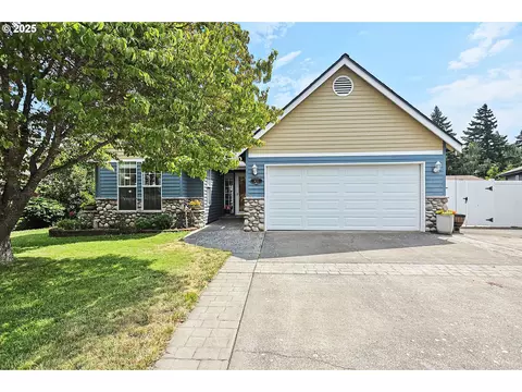 832 Adams Loop, Hood River, OR 97031