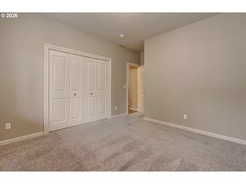 Bedroom - 553 SE 23rd Ter, Gresham, OR 97080 photo 4 of 7