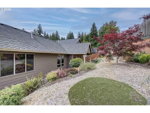 Exterior - 553 SE 23rd Ter, Gresham, OR 97080 photo 6 of 11