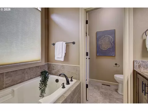 Bath - 553 SE 23rd Ter, Gresham, OR 97080 photo 2 of 5
