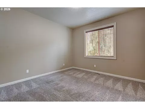 Bedroom - 553 SE 23rd Ter, Gresham, OR 97080 photo 3 of 7