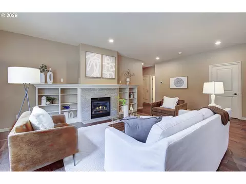Living - 553 SE 23rd Ter, Gresham, OR 97080 photo 2 of 3
