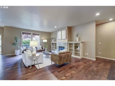 Living - 553 SE 23rd Ter, Gresham, OR 97080 photo 1 of 3