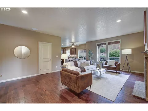 Living - 553 SE 23rd Ter, Gresham, OR 97080 photo 3 of 3