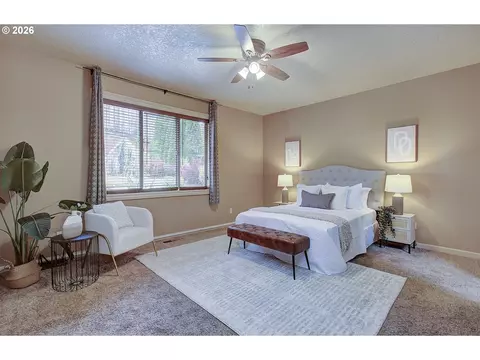 Bedroom - 553 SE 23rd Ter, Gresham, OR 97080 photo 1 of 7