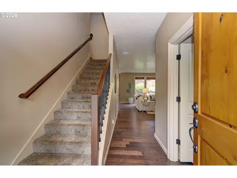 Entry Way - 553 SE 23rd Ter, Gresham, OR 97080 photo 1 of 1