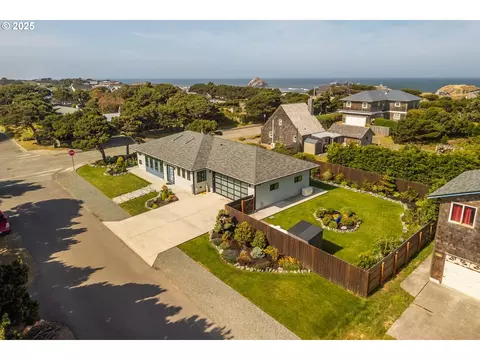 1342 11th St SW, Bandon, OR 97411
