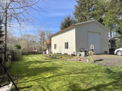 115 S 3rd, Lakeside, OR 97449