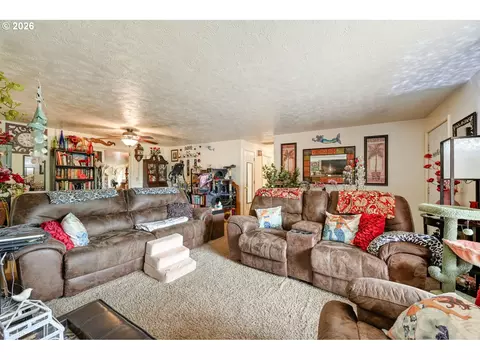 Living - 2562 Dover Dr, Eugene, OR 97404 photo 2 of 2