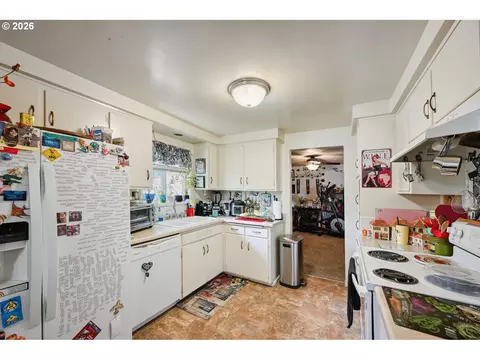 Kitchen - 2562 Dover Dr, Eugene, OR 97404 photo 2 of 3