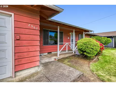Exterior - 2562 Dover Dr, Eugene, OR 97404 photo 1 of 6