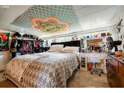 Bedroom - 2562 Dover Dr, Eugene, OR 97404 photo 1 of 4