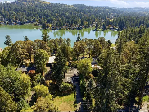 3750 Upper Dr, Lake Oswego, OR 97035