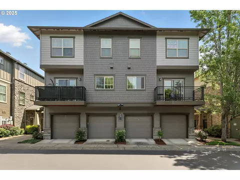 672 NE Newstead Ln, Hillsboro, OR 97006