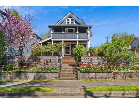 737741 NE Skidmore St, Portland, OR 97211