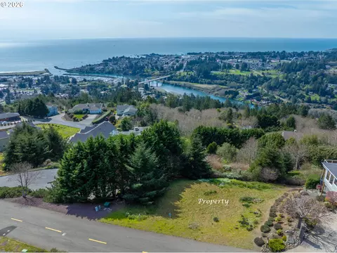 98010 Crown Terrace Rd #1, Brookings, OR 97415