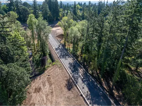 13560 Goodall Rd #1, Lake Oswego, OR 97034