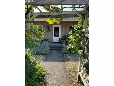 35218 Sykes Rd, Saint Helens, OR 97051