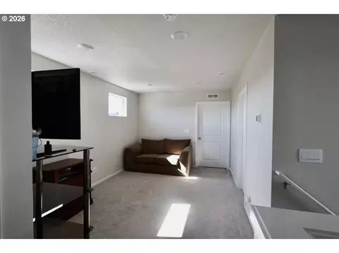 Other - 2289 30th Pl, Springfield, OR 97477 photo 2 of 4