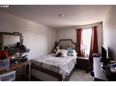 Bedroom - 2289 30th Pl, Springfield, OR 97477 photo 3 of 3