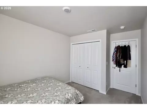 Bedroom - 2289 30th Pl, Springfield, OR 97477 photo 2 of 3