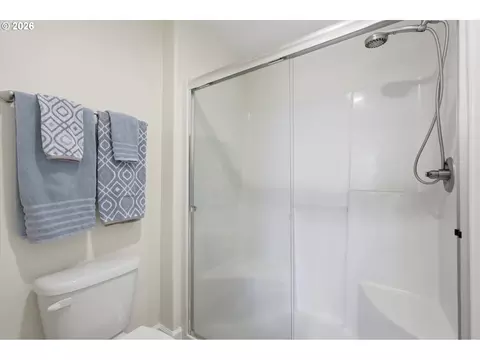 Bath - 19031 Dublin Ave, Sandy, OR 97055 photo 3 of 4