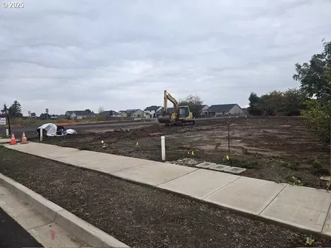 1521 Brown St, Woodburn, OR 97071