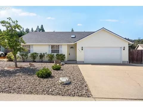 595 SE Parkway Dr, Winston, OR 97496