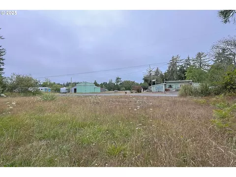 63817 Wallace Rd, Coos Bay, OR 97420