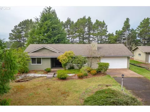 2520 S Crestline Dr, Waldport, OR 97394