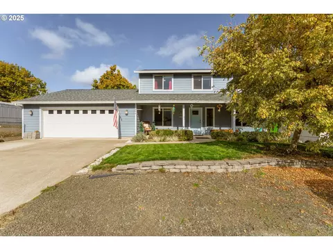 890 SE Thompson Ave, Winston, OR 97496