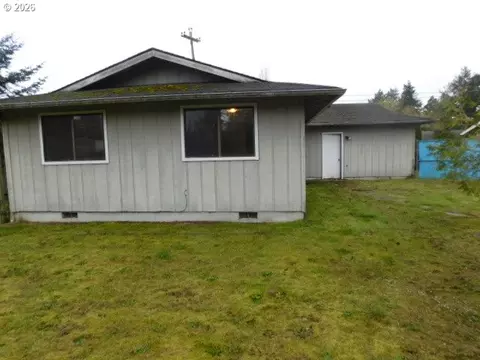 Exterior - 1990 Willow St, Florence, OR 97439 photo 2 of 2