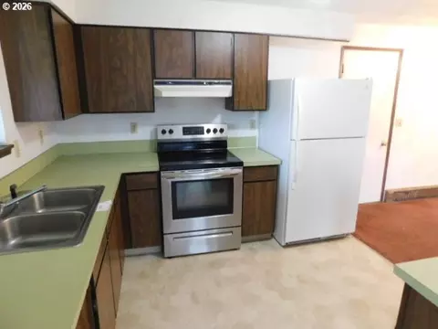 Kitchen - 1990 Willow St, Florence, OR 97439 photo 2 of 2
