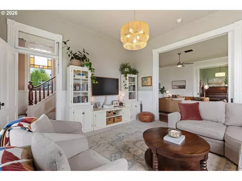 Living - 65254 Pine Tree Rd, Enterprise, OR 97828 photo 5 of 7
