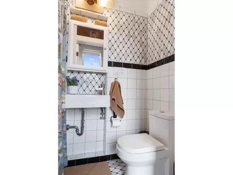Bath - 65254 Pine Tree Rd, Enterprise, OR 97828 photo 3 of 4