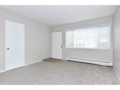 Living - 3110 NE 7th Ct, Gresham, OR 97030 photo 4 of 6