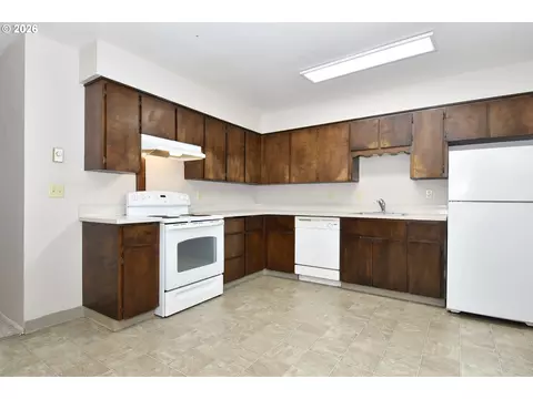Kitchen - 3110 NE 7th Ct, Gresham, OR 97030 photo 2 of 2
