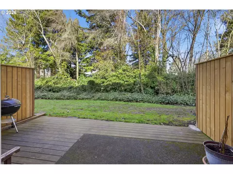 Exterior - 1326 Quaker St, Eugene, OR 97402 photo 6 of 8